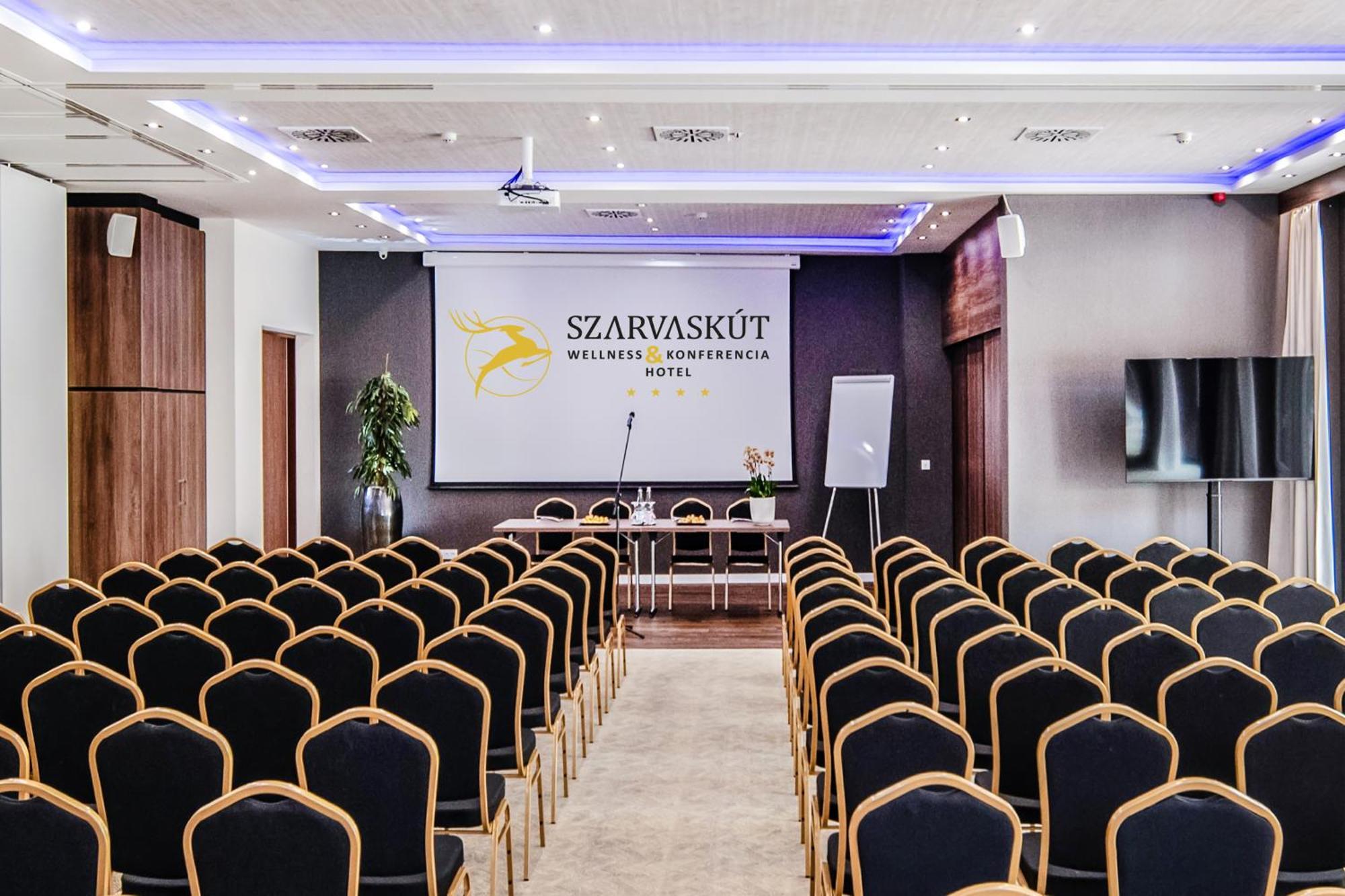 Szarvaskut Hotel Zirc Exteriör bild
