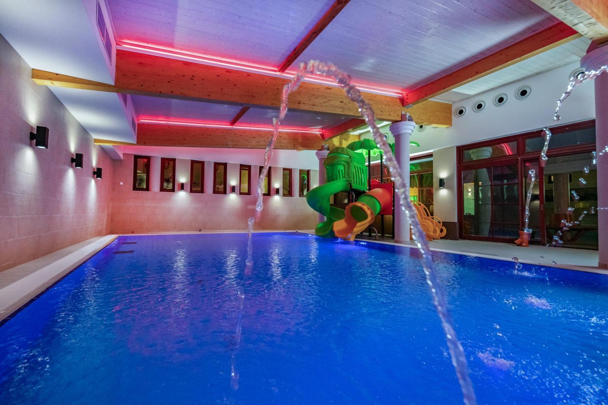Szarvaskut Hotel Zirc Exteriör bild