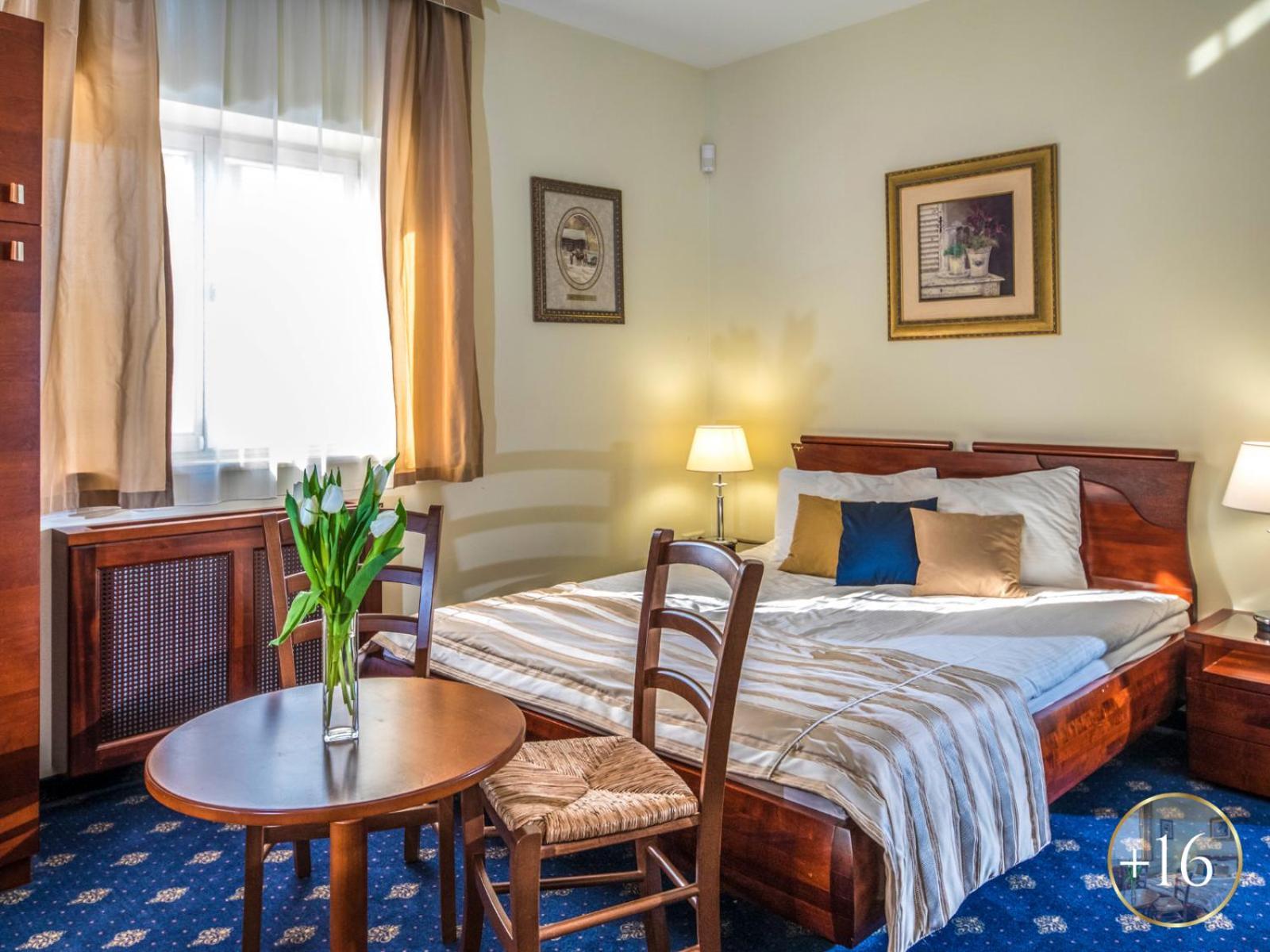 Szarvaskut Hotel Zirc Exteriör bild