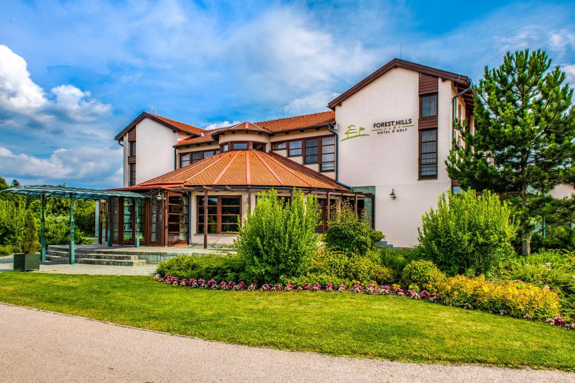 Szarvaskut Hotel Zirc Exteriör bild